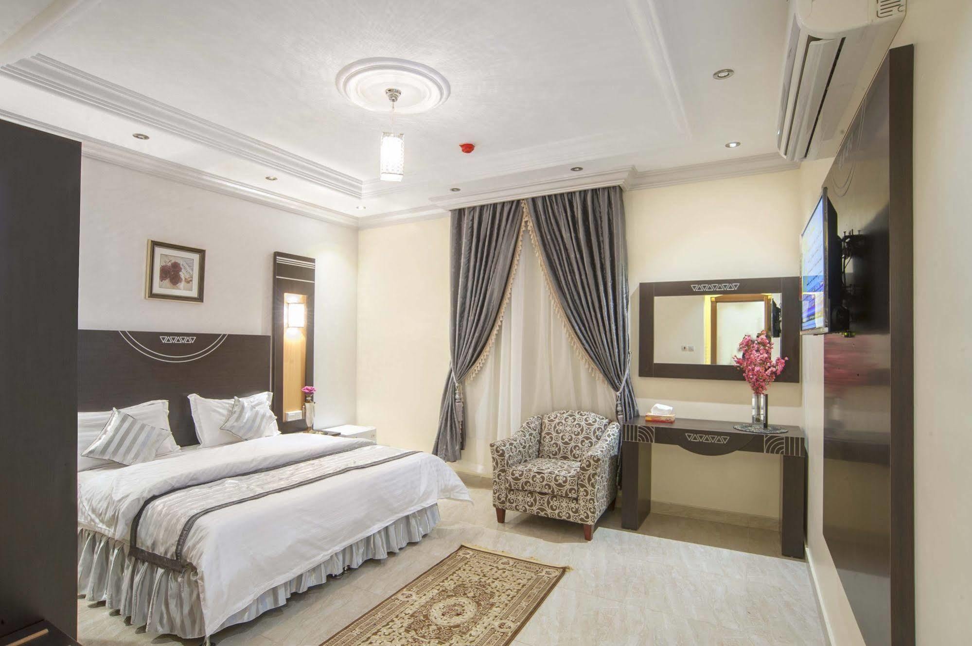 Al Ezzah Palace Suites 3*