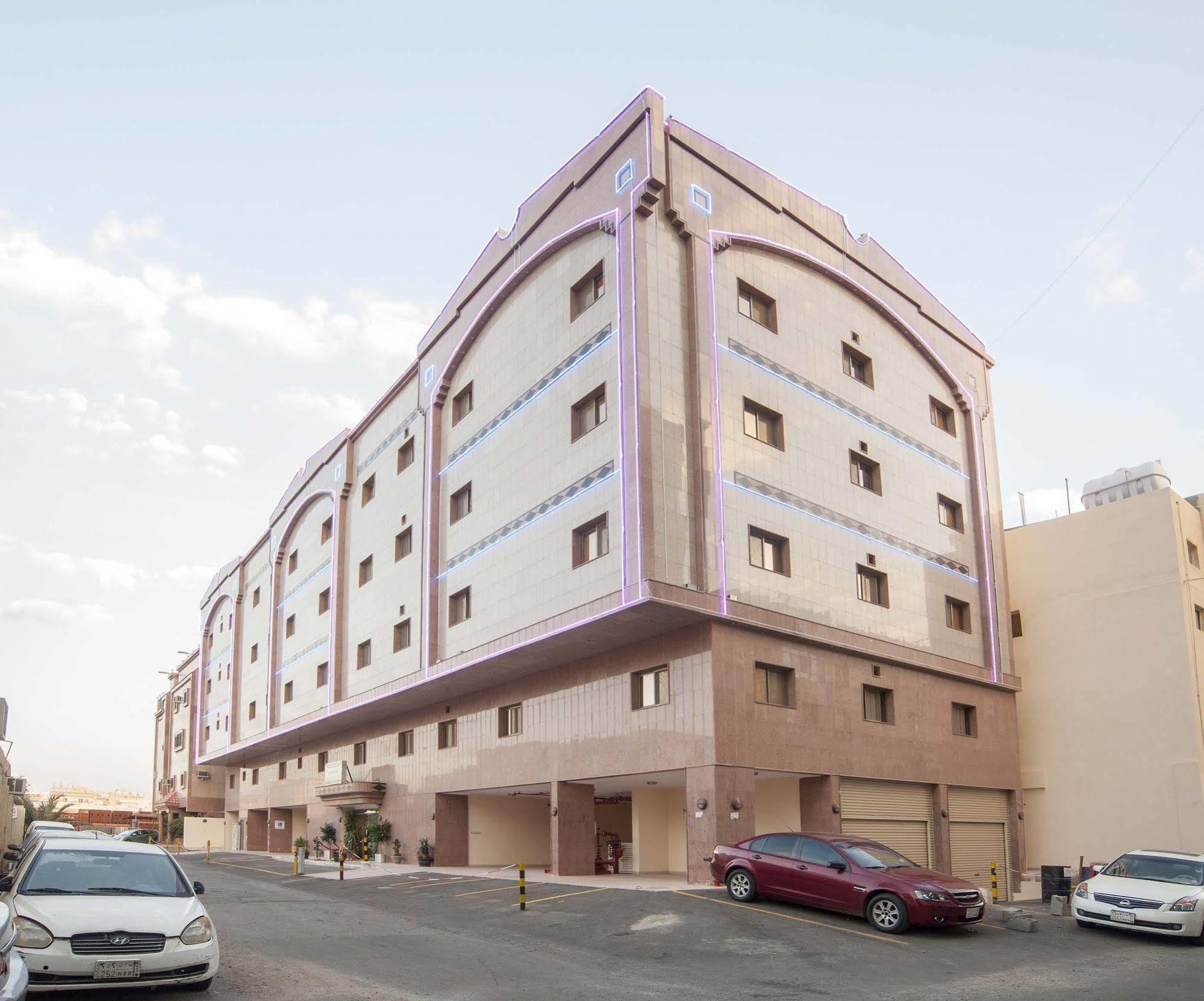 Aparthotel Al Ezzah Palace Suites 3*